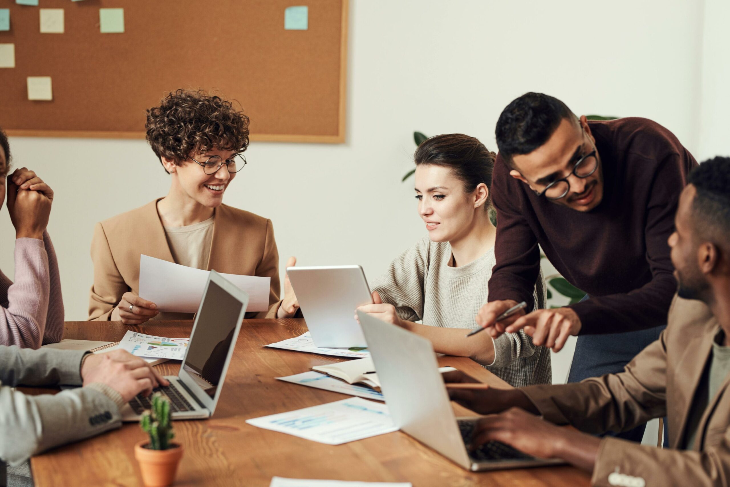 people-delegating-tasks